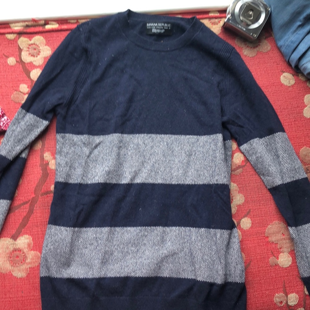 Thin soft sweater